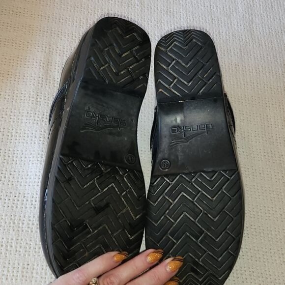 Dansko Black Patent Leather Sz. 8.5- 9 (Euro 39) Slipon Clog - Picture 7 of 12